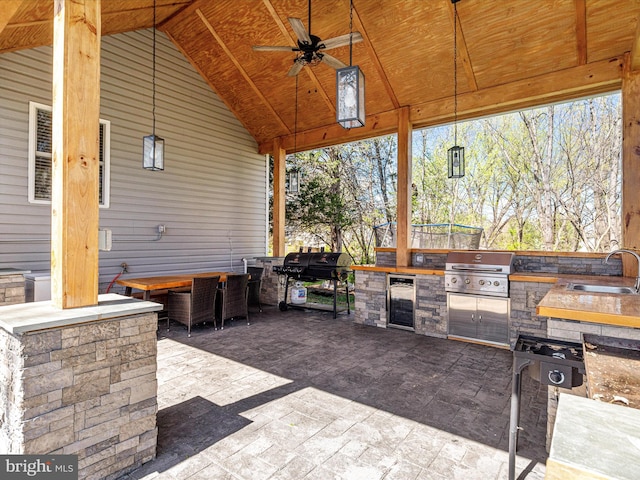 view of patio / terrace featuring a sink, a grill, area for grilling, and a ceiling fan