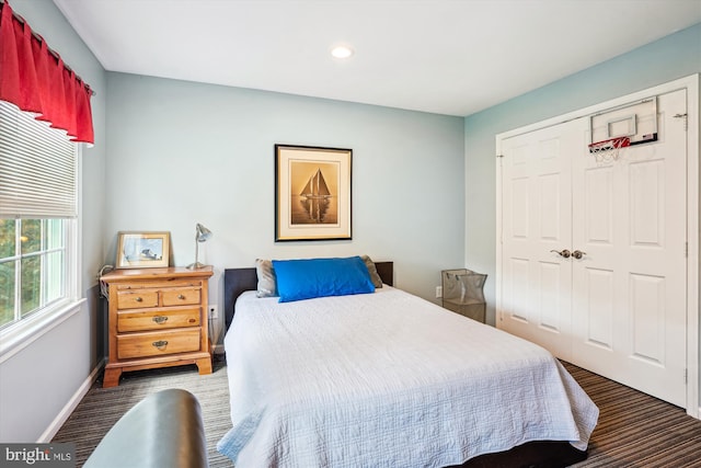 bedroom featuring recessed lighting, a closet, and baseboards