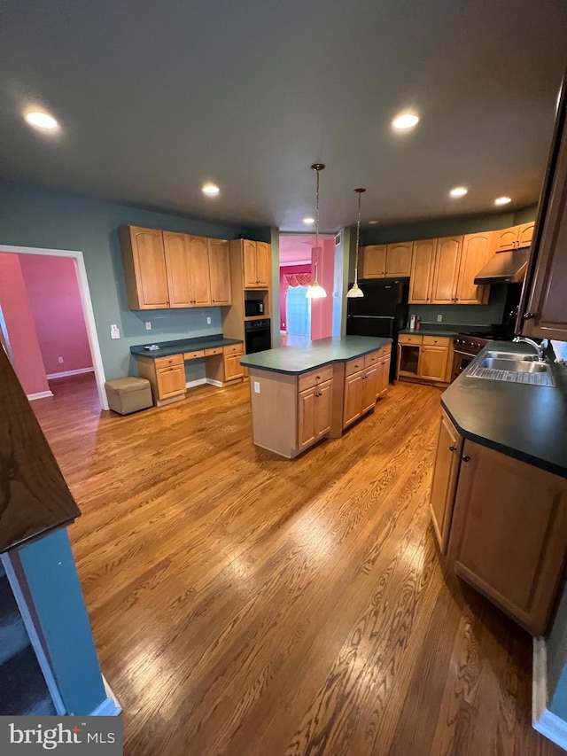 122 Lahinch Ct, Middletown, DE 19709 - kitchen featuring light wood-style flooring, dark countertops, under cabinet range hood, a sink, and black appliances