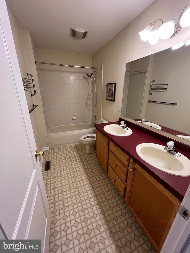 122 Lahinch Ct, Middletown, DE 19709 - bathroom with double vanity, toilet, and a sink