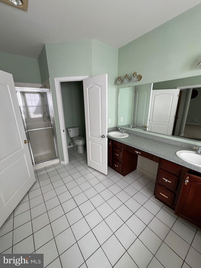 122 Lahinch Ct, Middletown, DE 19709 - full bathroom featuring double vanity, a sink, toilet, and a shower stall