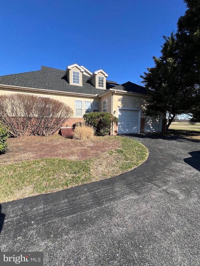 122 Lahinch Ct, Middletown, DE 19709 - view of front of house featuring stucco siding, driveway, and a garage