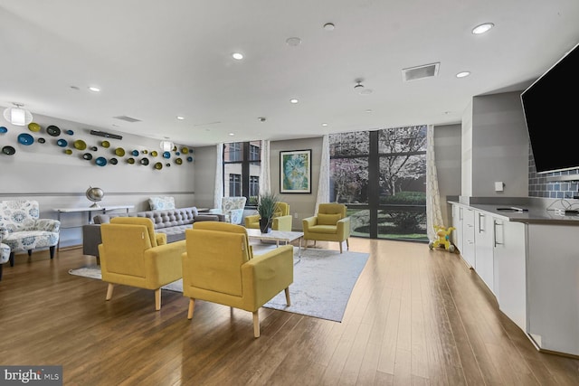 1021 N Garfield St Unit 831, Arlington, VA 22201 - living area featuring wood-type flooring, visible vents, and a wall of windows