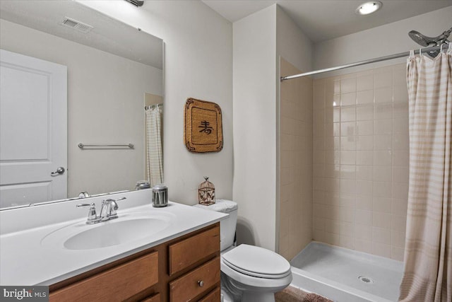 full bathroom featuring visible vents, a tile shower, toilet, and vanity