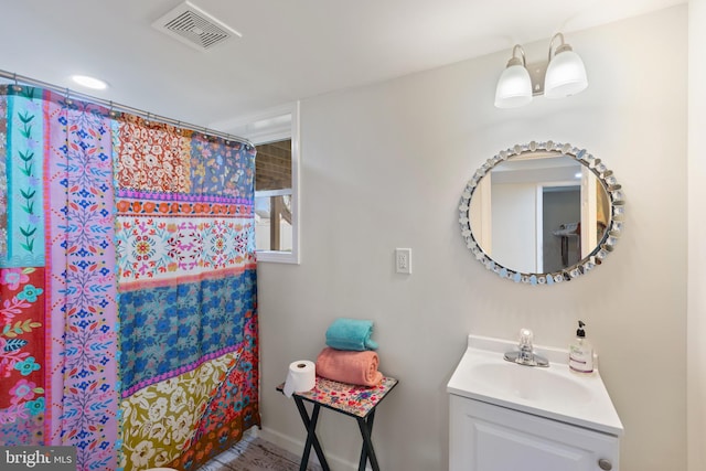 full bathroom featuring visible vents, vanity, and a shower with shower curtain