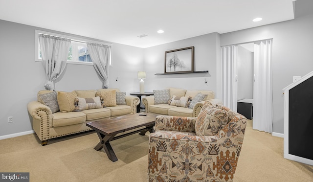 living room featuring recessed lighting, visible vents, baseboards, and light carpet