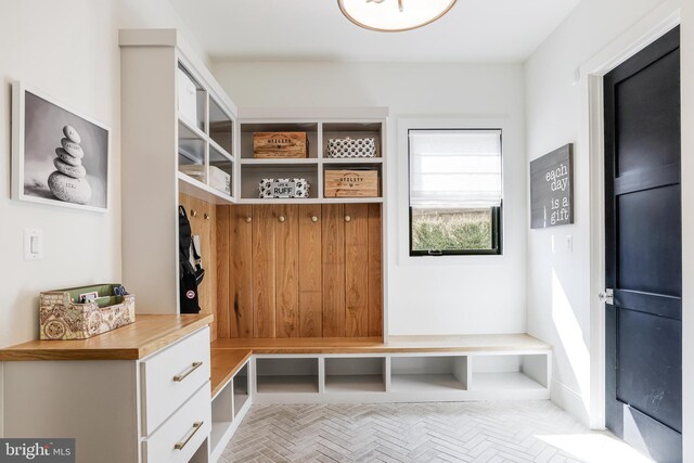 1544 Forest Villa Ln, Mclean, VA 22101 - view of mudroom