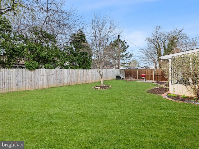 view of yard featuring a fenced backyard