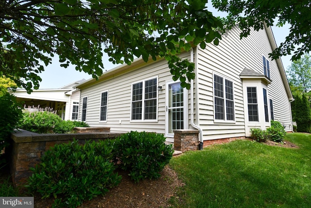 20559 Crescent Pointe Pl, Ashburn, VA 20147 - view of side of property with a lawn