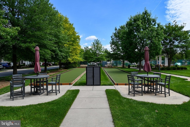20559 Crescent Pointe Pl, Ashburn, VA 20147 - surrounding community featuring a bocce ball area and a lawn
