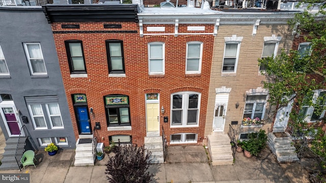 6 N Luzerne Ave, Baltimore, MD 21224 - townhome / multi-family property with brick siding and entry steps