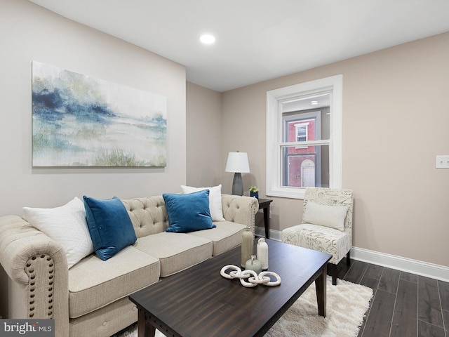 living area featuring baseboards, recessed lighting, and dark wood-style flooring
