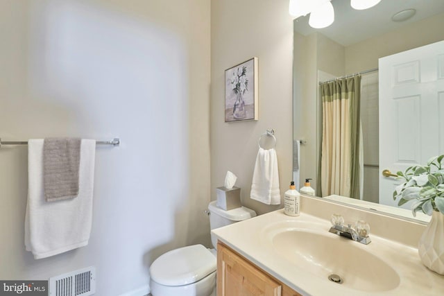 bathroom with toilet, visible vents, a shower with shower curtain, and vanity