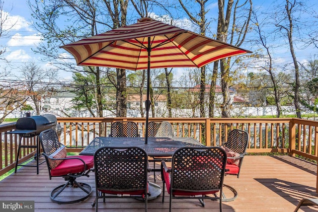 deck with outdoor dining space
