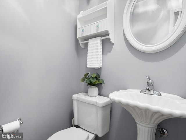 998 Glackens Ln, Wilmington, DE 19808 - bathroom featuring toilet and a sink