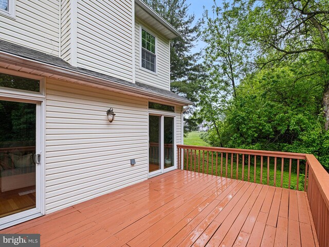 998 Glackens Ln, Wilmington, DE 19808 - view of wooden terrace