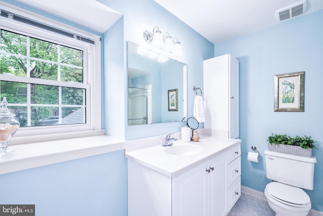 10702 Dundas Oak Ct, Burke, VA 22015 - full bathroom featuring toilet, a shower with shower door, visible vents, baseboards, and vanity