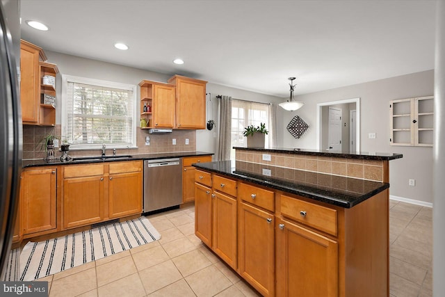 kitchen featuring stainless steel appliances, a sink, backsplash, open shelves, and a kitchen island