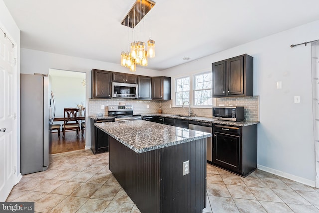 kitchen featuring a chandelier, stainless steel appliances, a sink, backsplash, and light tile patterned floors