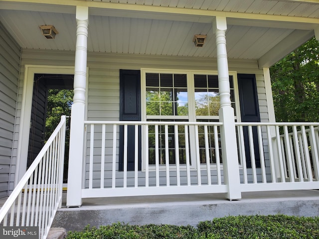 property entrance with covered porch