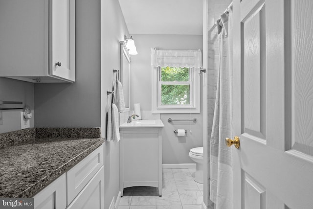 full bathroom featuring vanity, a shower with curtain, toilet, marble finish floor, and baseboards