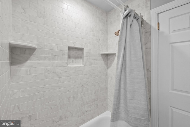 bathroom featuring shower / tub combo with curtain
