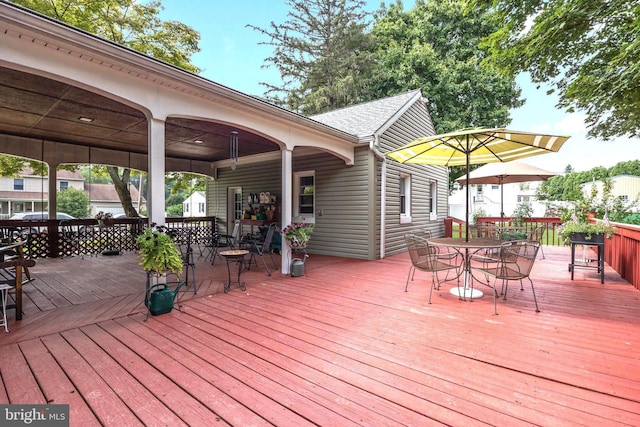 deck with outdoor dining area