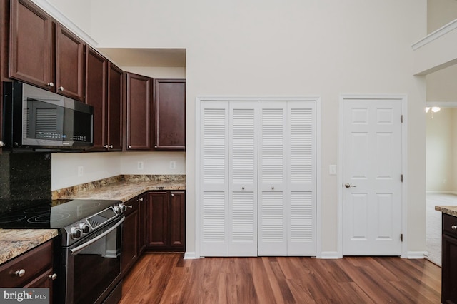 5207 Wyndholme Cir Unit 402, Baltimore, MD 21229 - kitchen featuring stainless steel electric range oven, dark brown cabinets, and dark wood-style floors