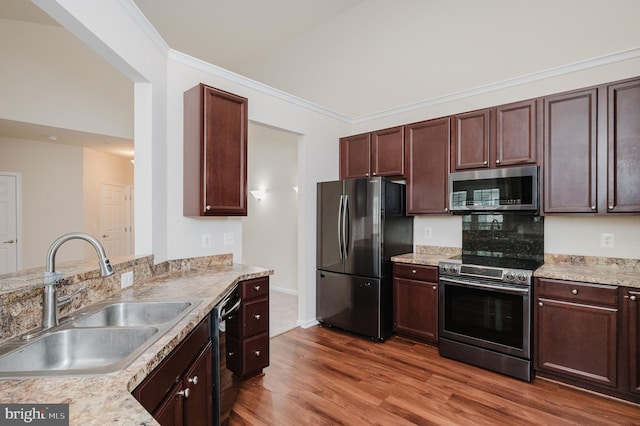 5207 Wyndholme Cir Unit 402, Baltimore, MD 21229 - kitchen featuring a sink, stainless steel appliances, wood finished floors, ornamental molding, and light countertops