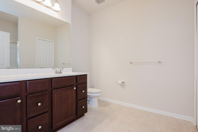 5207 Wyndholme Cir Unit 402, Baltimore, MD 21229 - full bath with vanity, toilet, baseboards, and visible vents