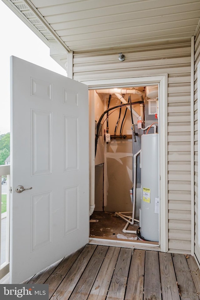 5207 Wyndholme Cir Unit 402, Baltimore, MD 21229 - utility room with electric water heater