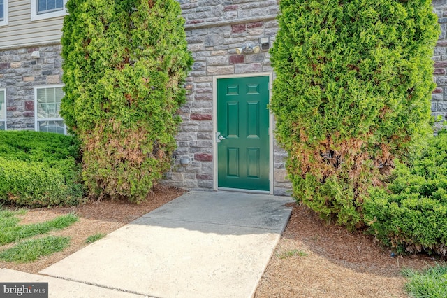 5207 Wyndholme Cir Unit 402, Baltimore, MD 21229 - doorway to property featuring stone siding