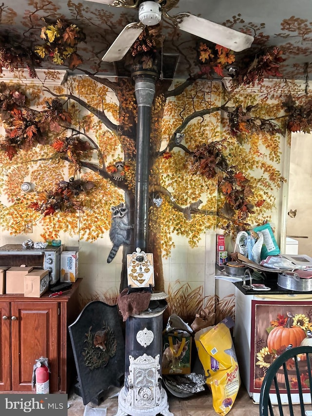 kitchen with ceiling fan
