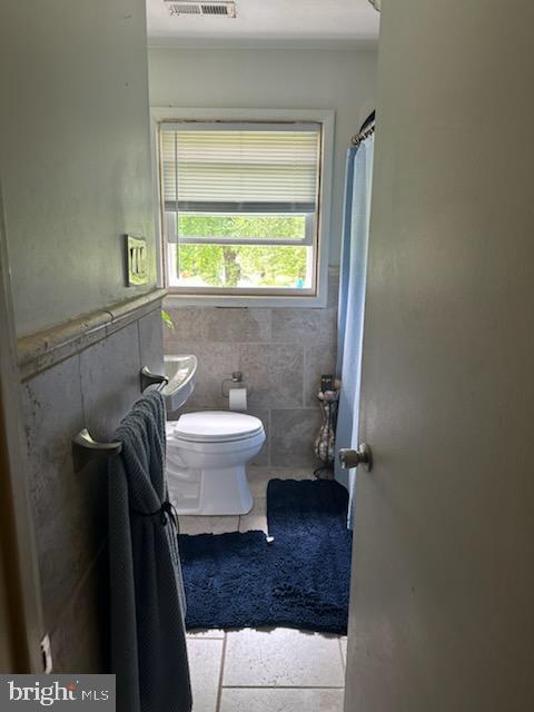 9011 Spring Acres Rd, Clinton, MD 20735 - bathroom featuring tile patterned flooring and tile walls