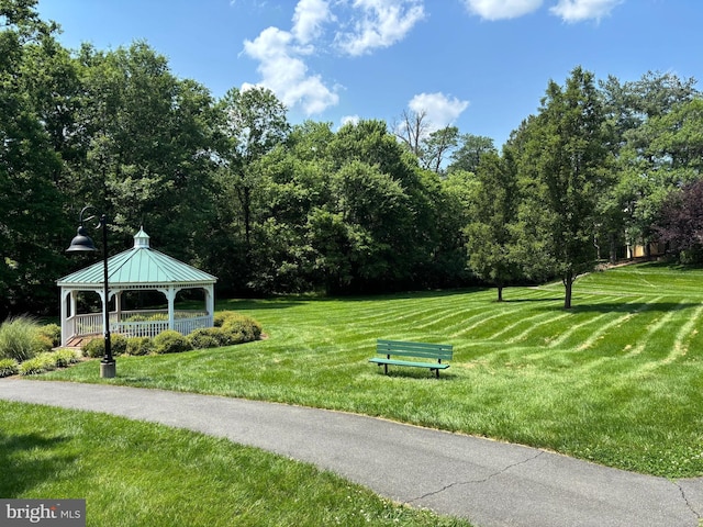 21 Griswold Ct, Sterling, VA 20165 - surrounding community with a gazebo and a lawn