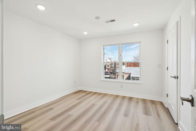 empty room with light wood-style flooring, recessed lighting, baseboards, and visible vents