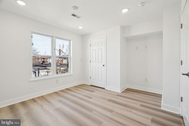 unfurnished bedroom featuring light wood-style flooring, recessed lighting, baseboards, and visible vents