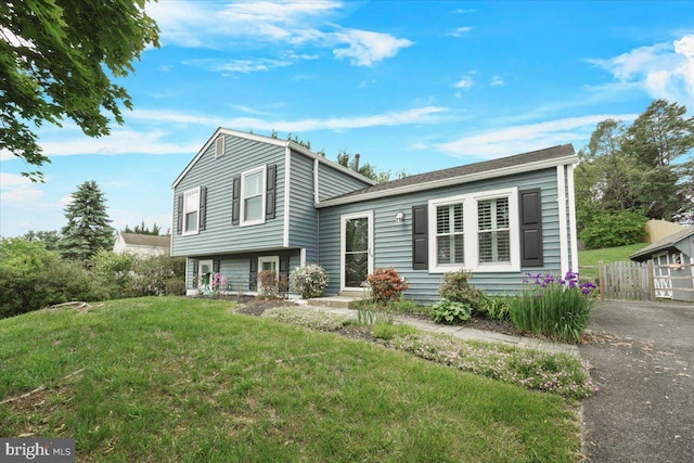 25112 Applecross Ter, Damascus, MD 20872 - split level home featuring a front yard