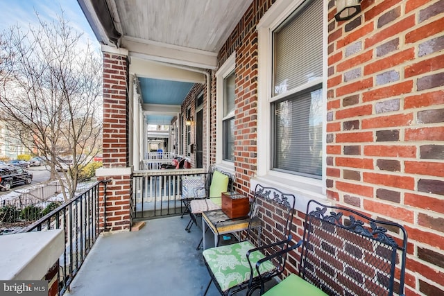 balcony featuring covered porch
