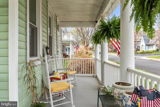 604 6th St, Annapolis, MD 21403 - wooden terrace featuring a porch