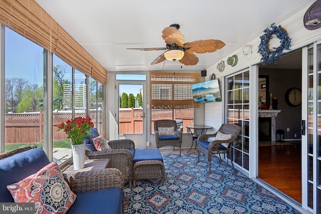 sunroom featuring an outdoor living space and ceiling fan