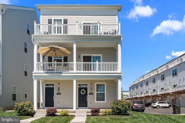 view of front facade featuring a porch and a balcony