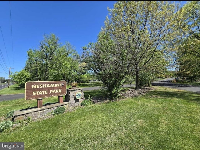 community / neighborhood sign with a lawn