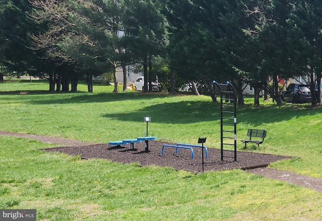 view of home's community featuring a lawn