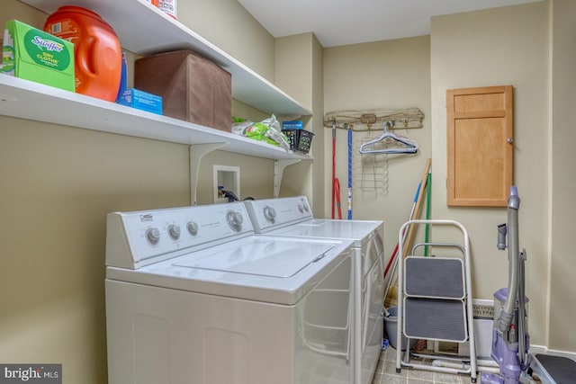 laundry room featuring independent washer and dryer, laundry area, and baseboards