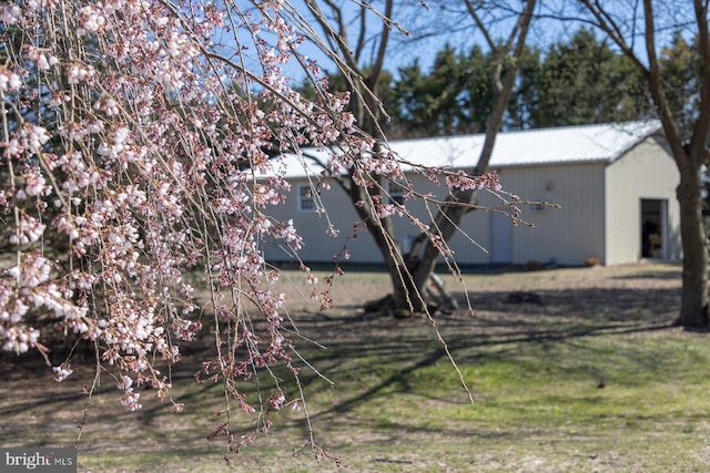 32828 Murray Rd, Frankford, DE 19945 - view of yard with an outdoor structure and an outbuilding