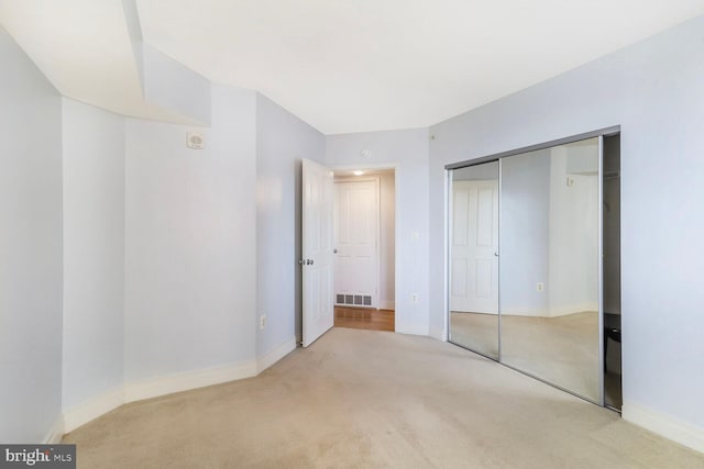 414 Water St Unit 1802, Baltimore, MD 21202 - unfurnished bedroom featuring carpet floors, baseboards, a closet, and visible vents