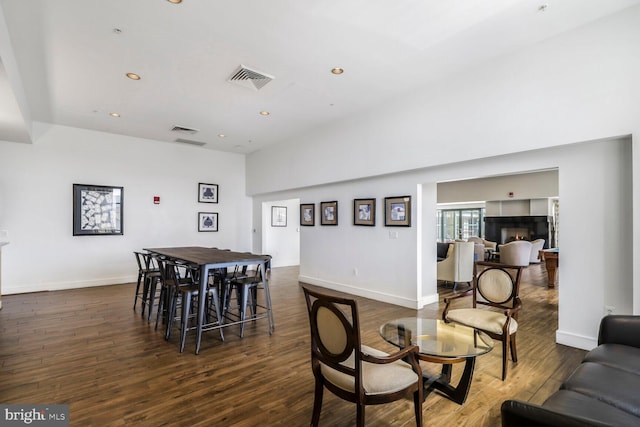 414 Water St Unit 1802, Baltimore, MD 21202 - dining area featuring baseboards, visible vents, wood finished floors, and recessed lighting