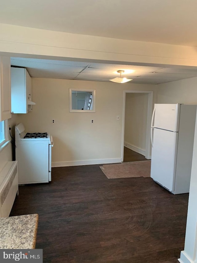 kitchen featuring freestanding refrigerator, dark wood finished floors, radiator, and gas range