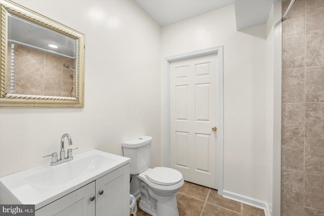 full bath with toilet, vanity, and a tile shower